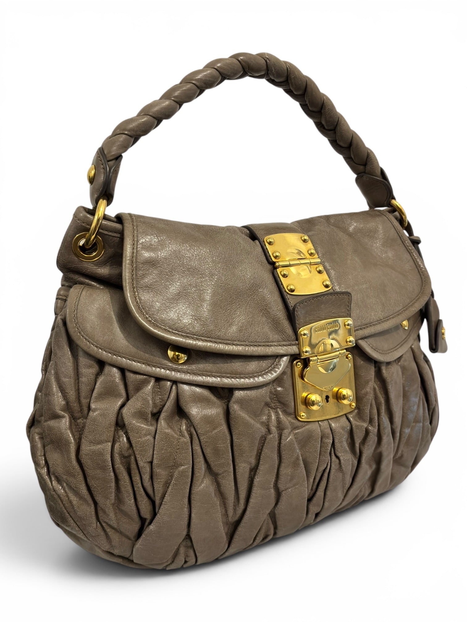 Miu Miu Vitello Lux Matelassé Coffer Hobo Taupe
Leather Gold Hardware Shoulder Bag