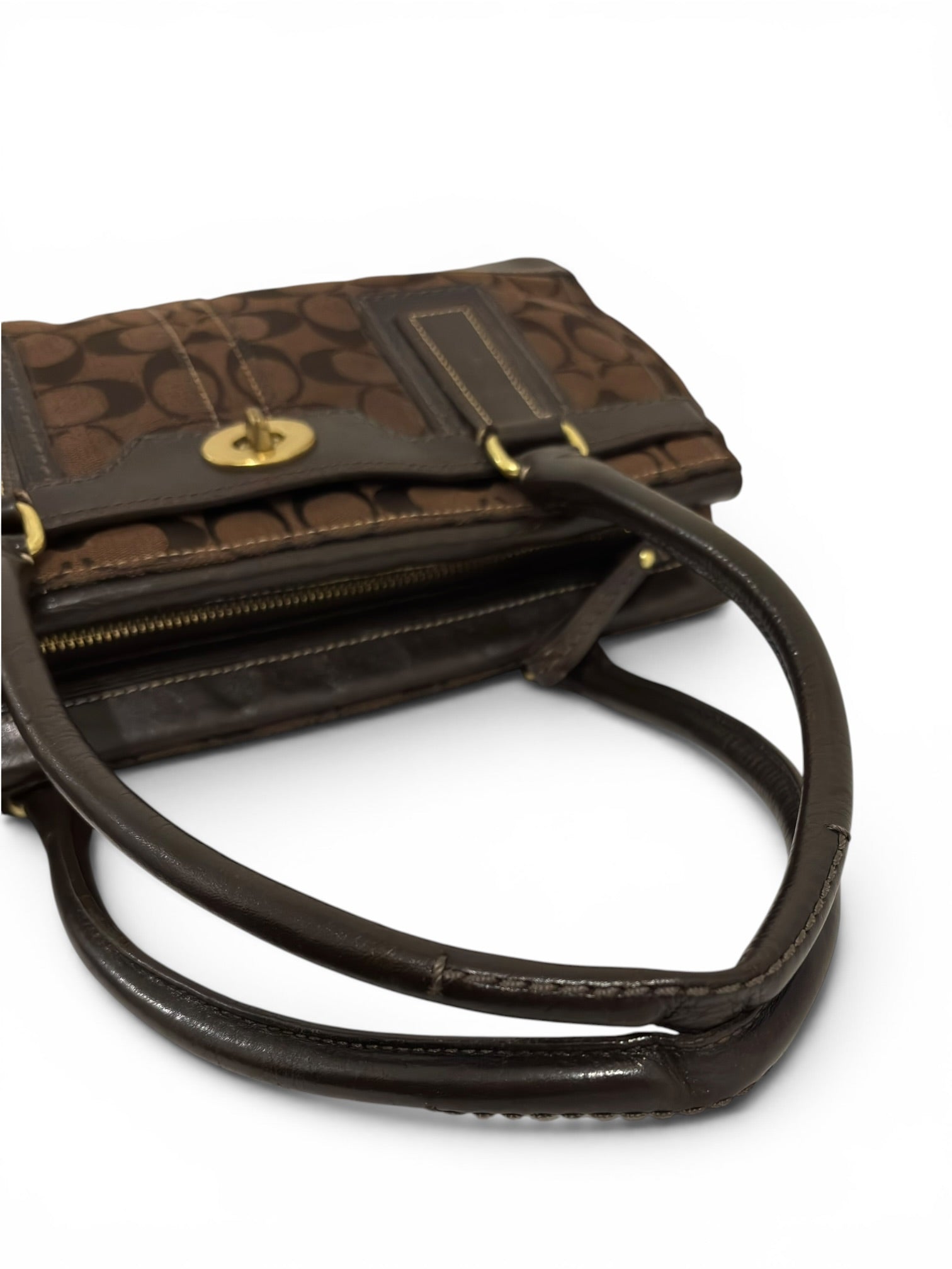 Coach Chocolate Dark Brown Hamptons Signature
Turnlock Vintage Tote 11062 Shoulder Bag