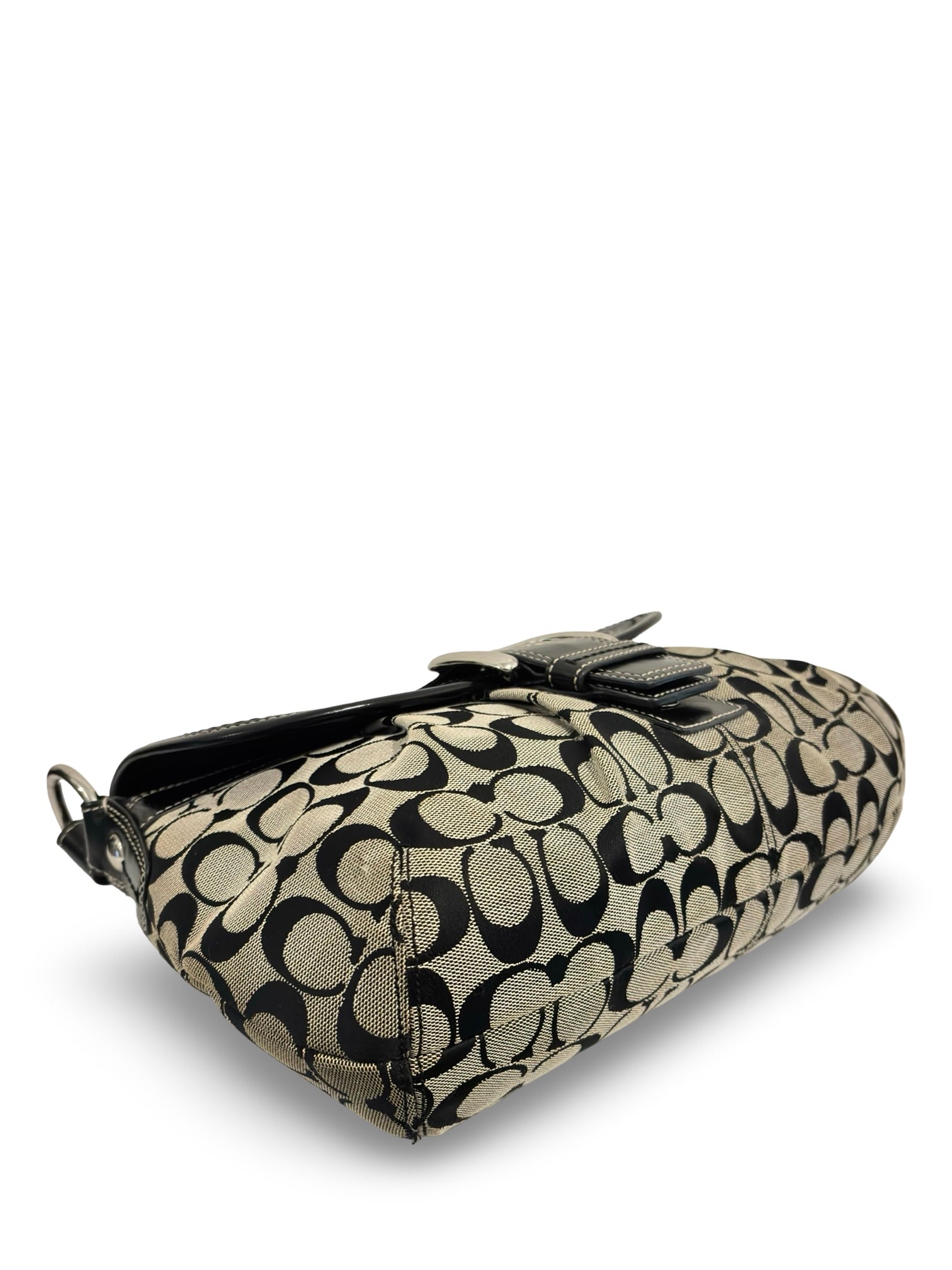 Coach Soho Buckle Black & Grey Canvas & Patent
Leather Hobo Vintage Shoulder Bag