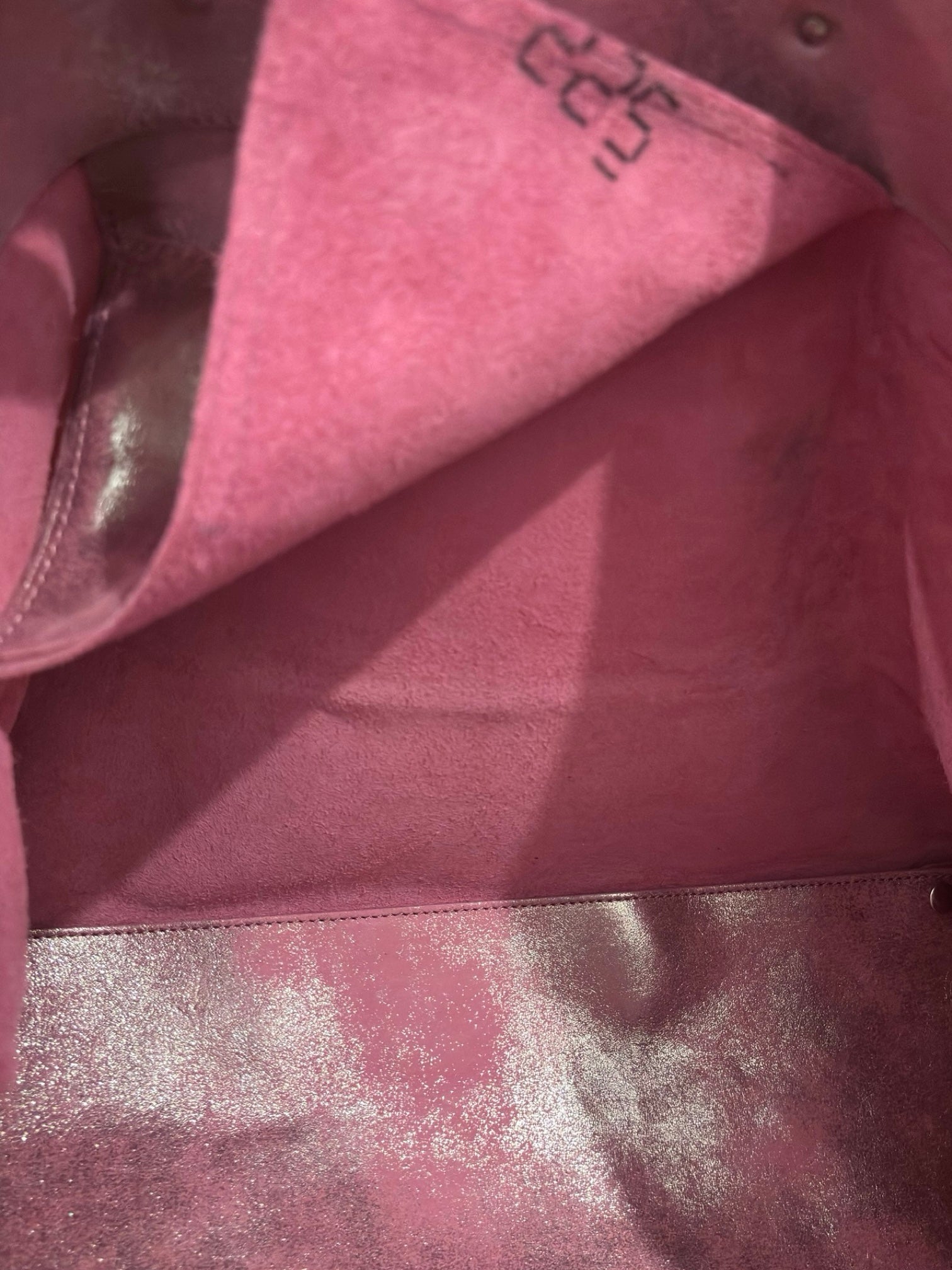 Balenciaga Metallic Leather Pink & Silver Papier A5
City Tote Shoulder Bag