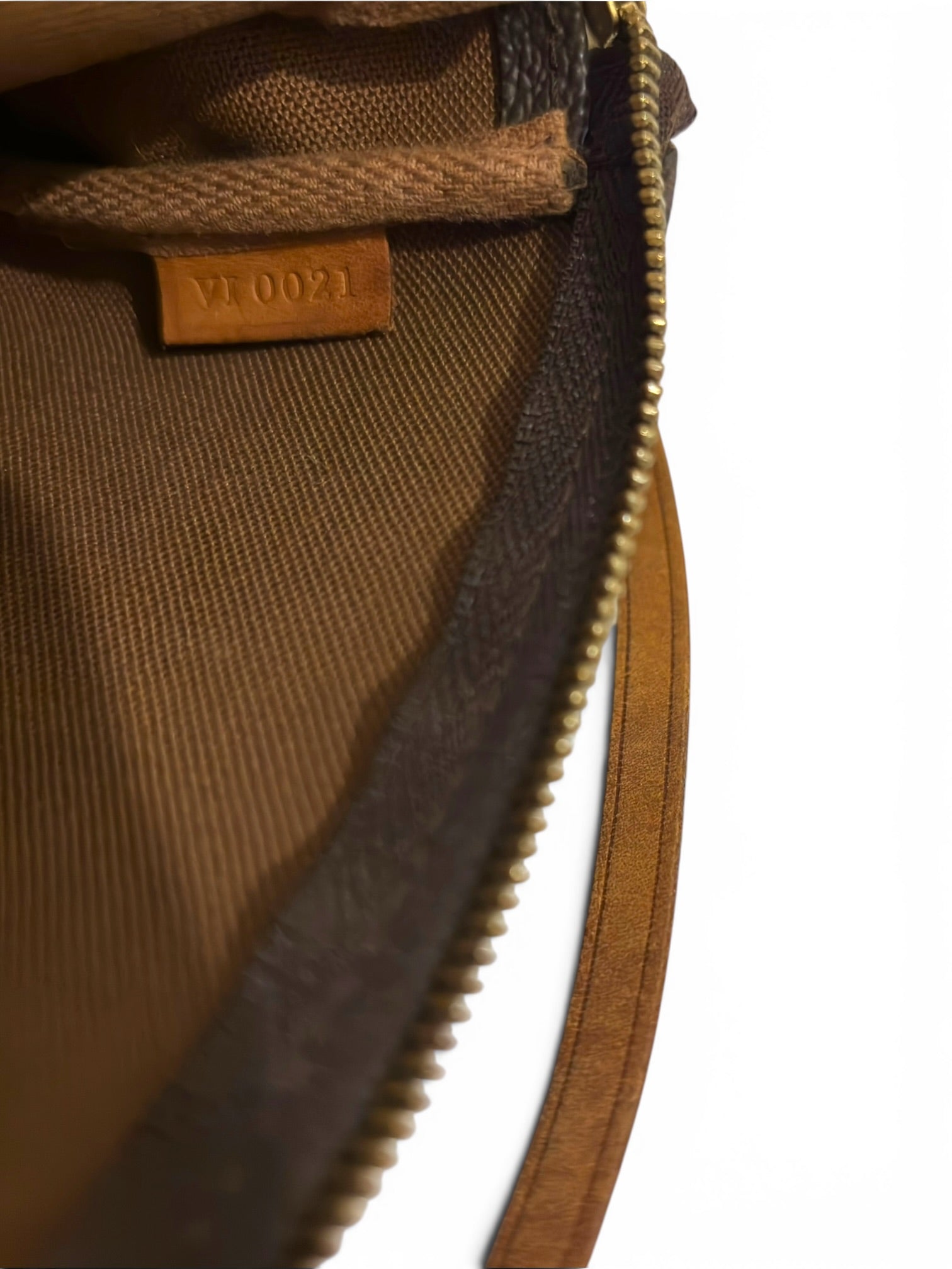 Louis Vuitton Rare Brown Monogram Pochette
Accessoires Vintage VI0021 Shoulder Bag