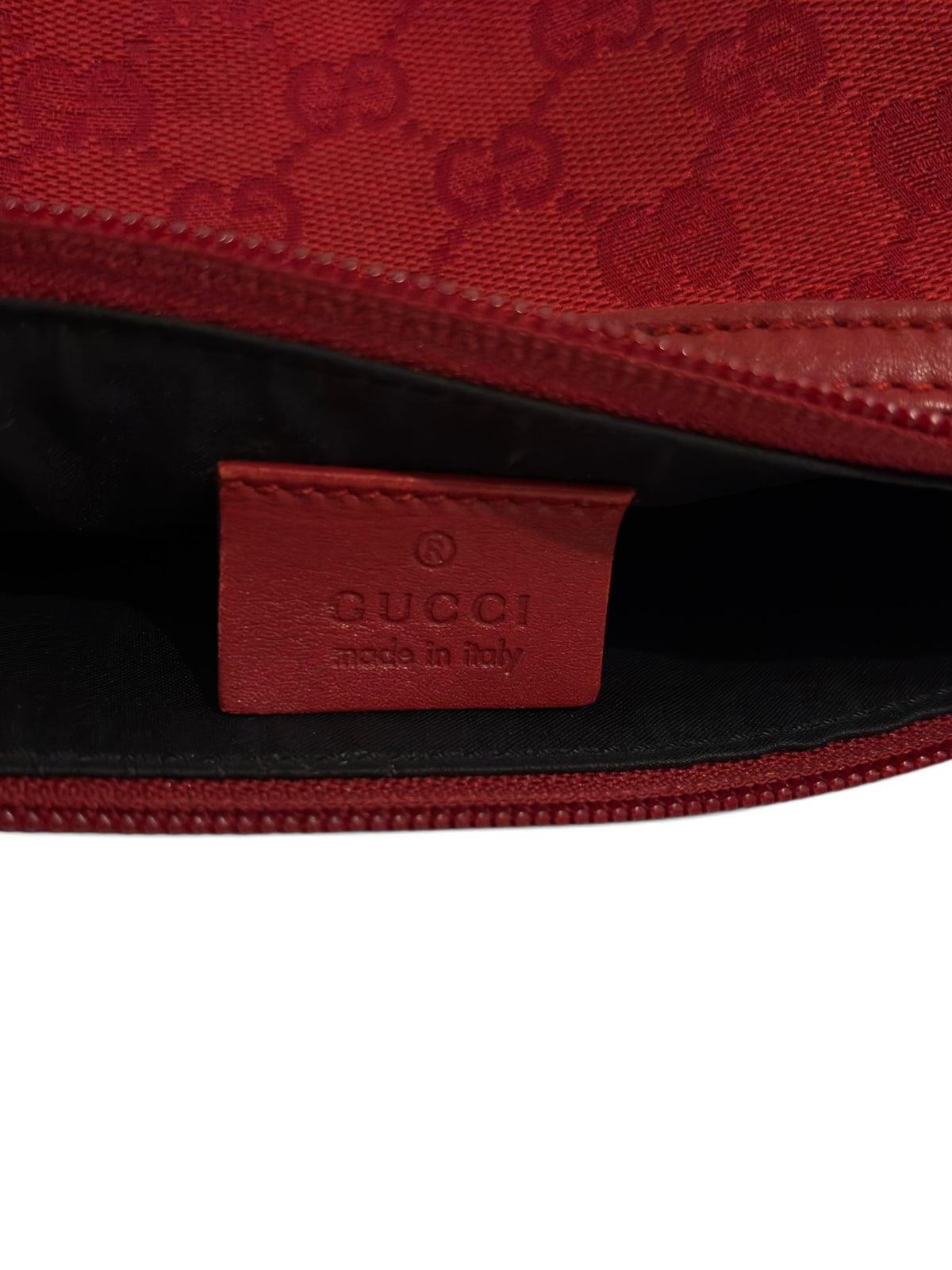 Gucci Boat Bag Vintage Red Monogram GG Pochette
039 1103
