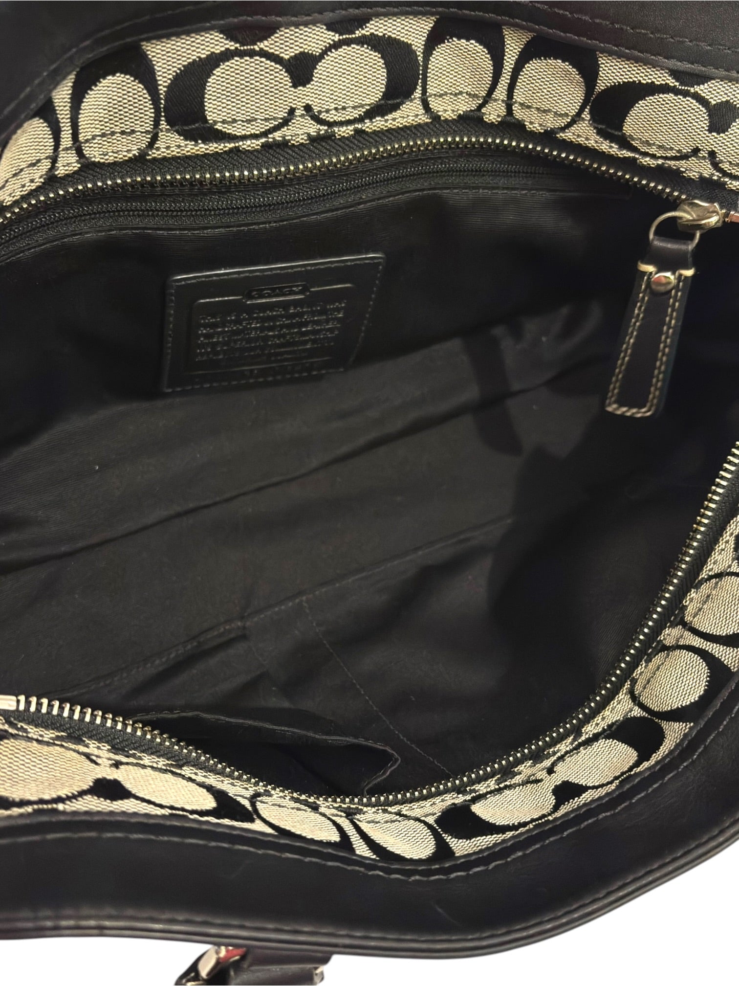 Vintage Coach Hamptons Bag Signature Canvas
Black Turnlock Shoulder Bag F13975