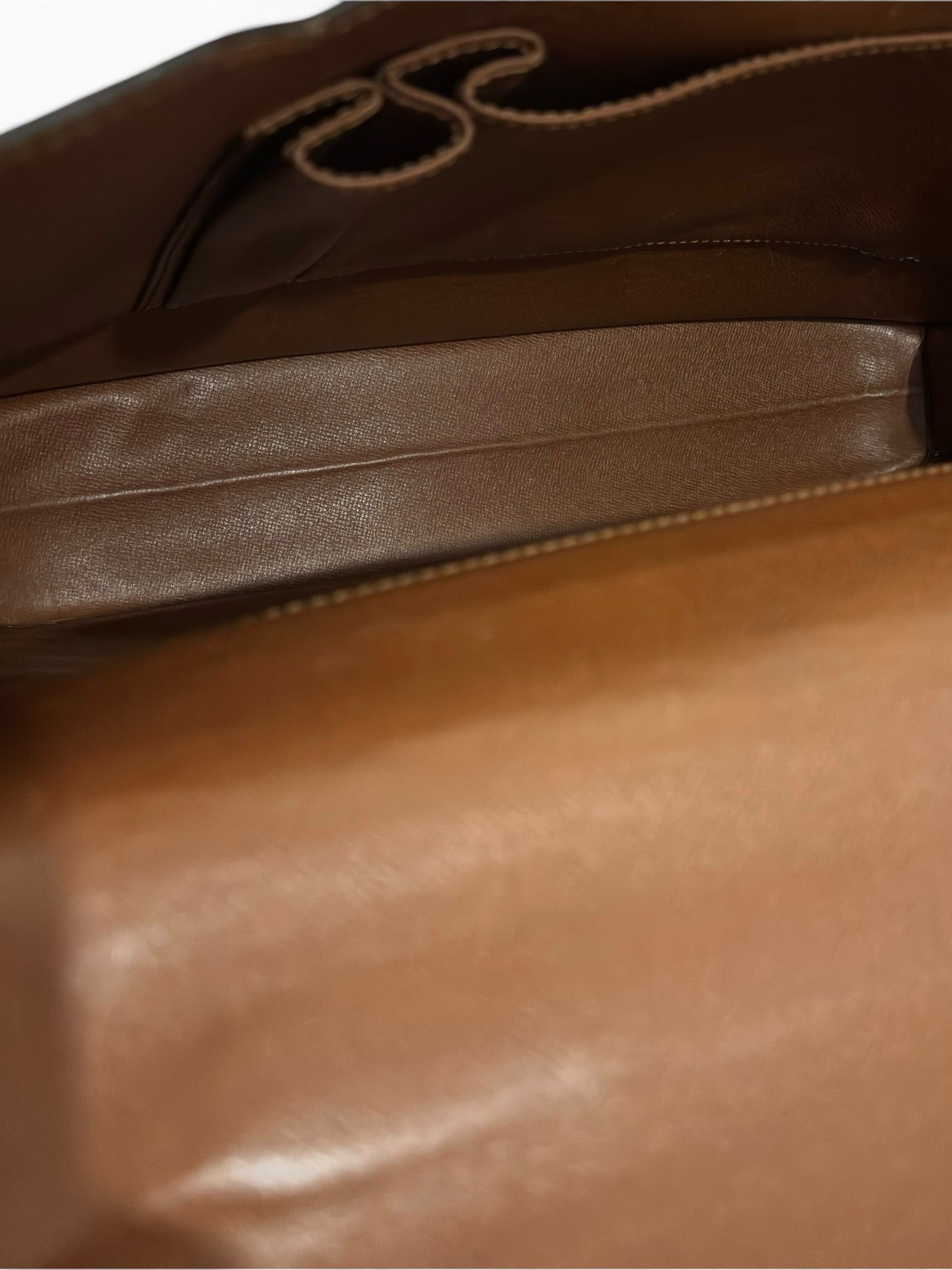 Louis Vuitton Brown Monogram Porte Documents
Bandouliere Briefcase Handbag