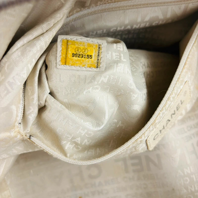 Chanel White Chocolate Bar Leather Vintage Timeless Shoulder Bag