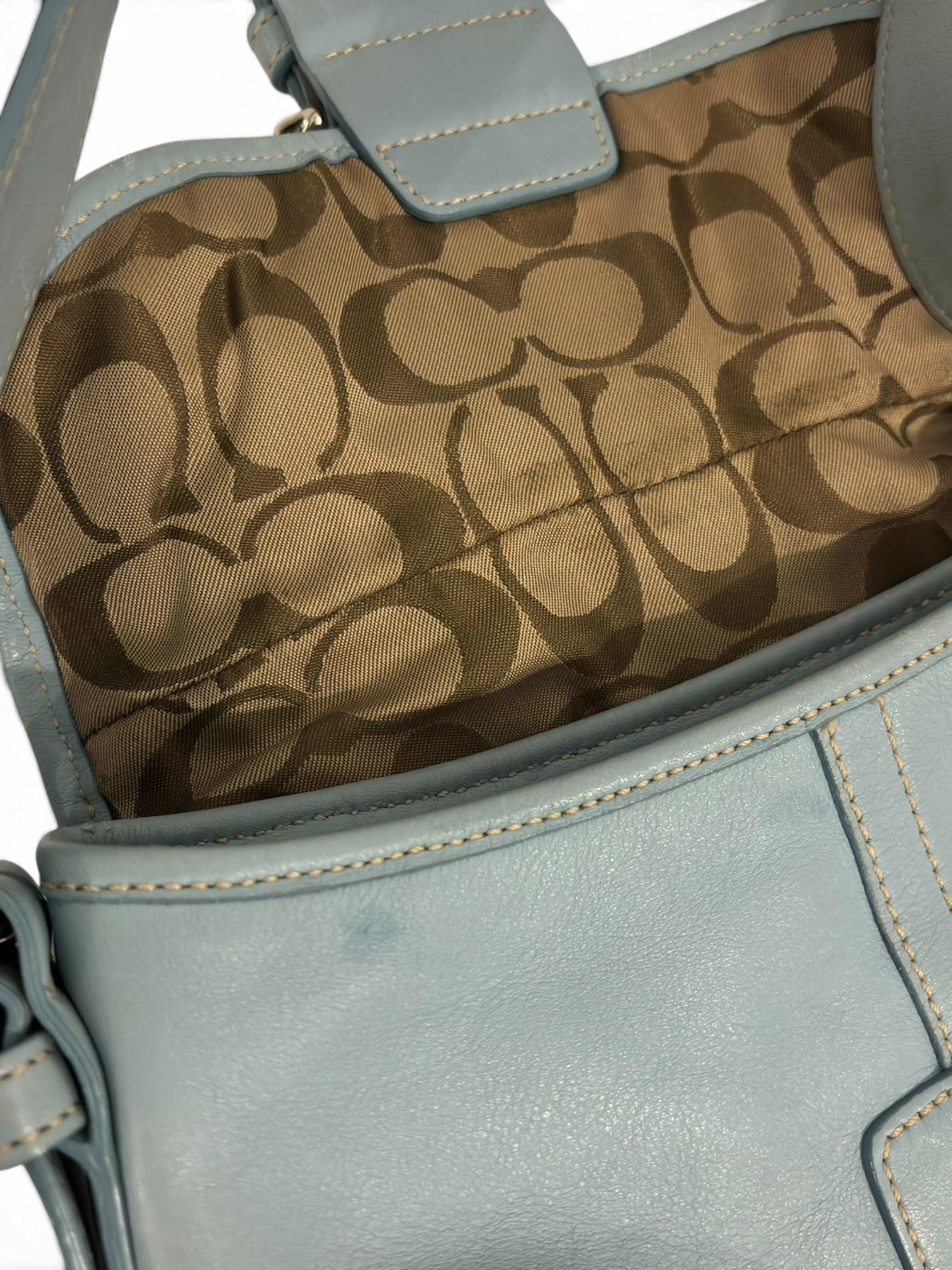 Coach Baby / Sky Blue Soft Leather Soho Buckle
Flap Vintage Hobo Shoulder Bag