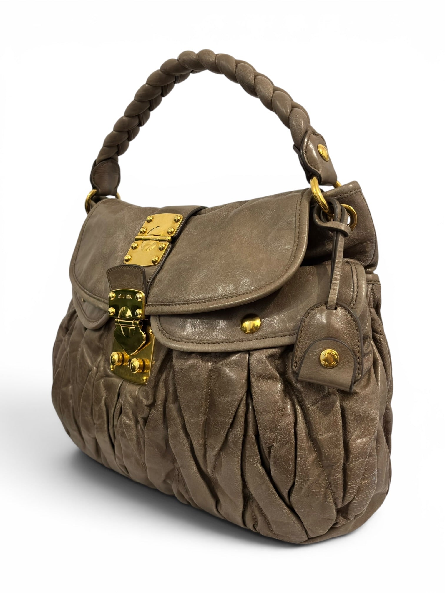 Miu Miu Vitello Lux Matelassé Coffer Hobo Taupe
Leather Gold Hardware Shoulder Bag