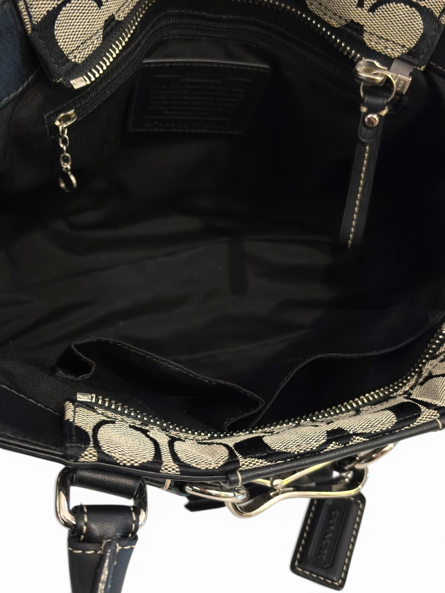 Vintage Coach Hamptons Signature Black & Grey Shoulder
Bag F15665