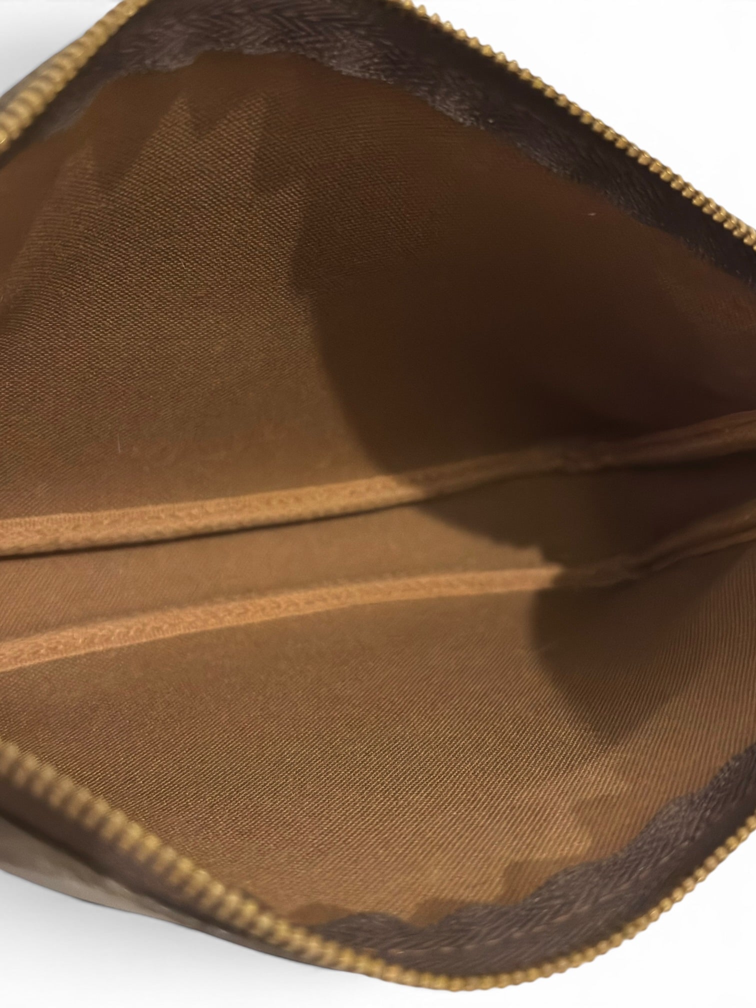 Louis Vuitton Rare Brown Monogram Pochette
Accessoires Vintage VI0021 Shoulder Bag