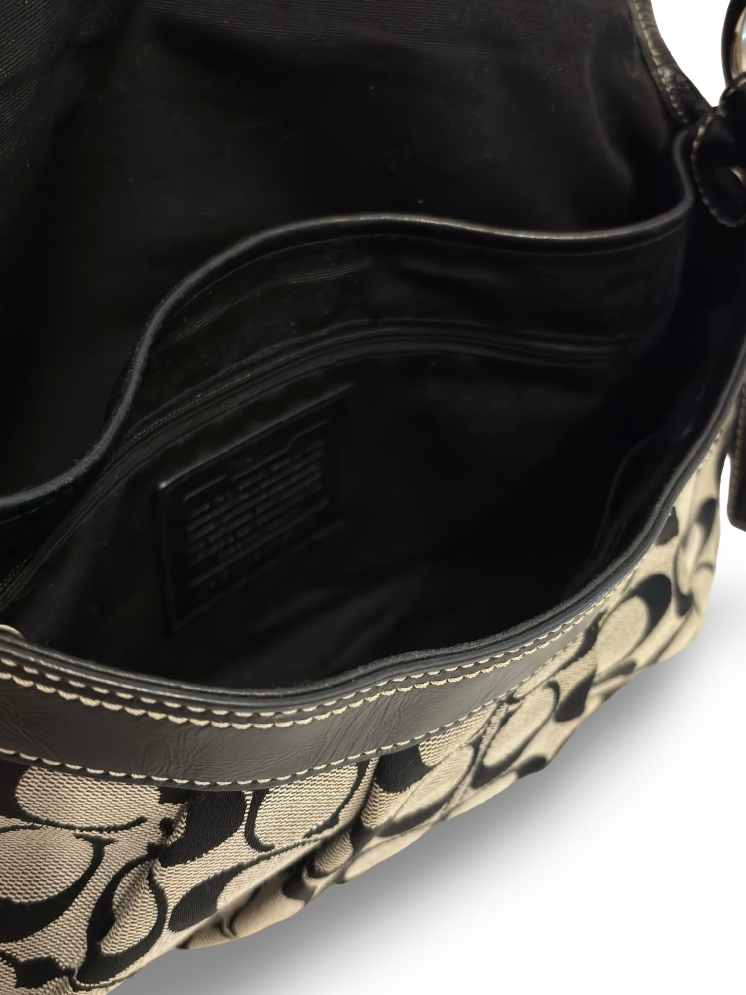 Coach Soho Buckle Black & Grey Canvas & Patent
Leather Hobo Vintage Shoulder Bag