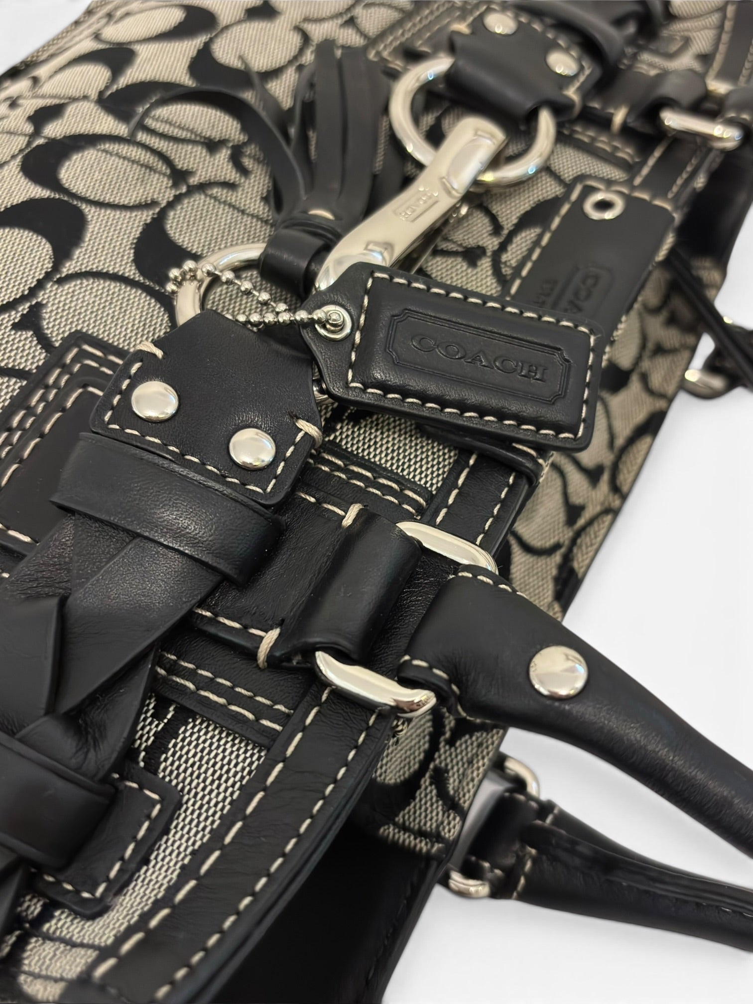 Vintage Coach Hamptons Signature Black & Grey Shoulder
Bag F15665