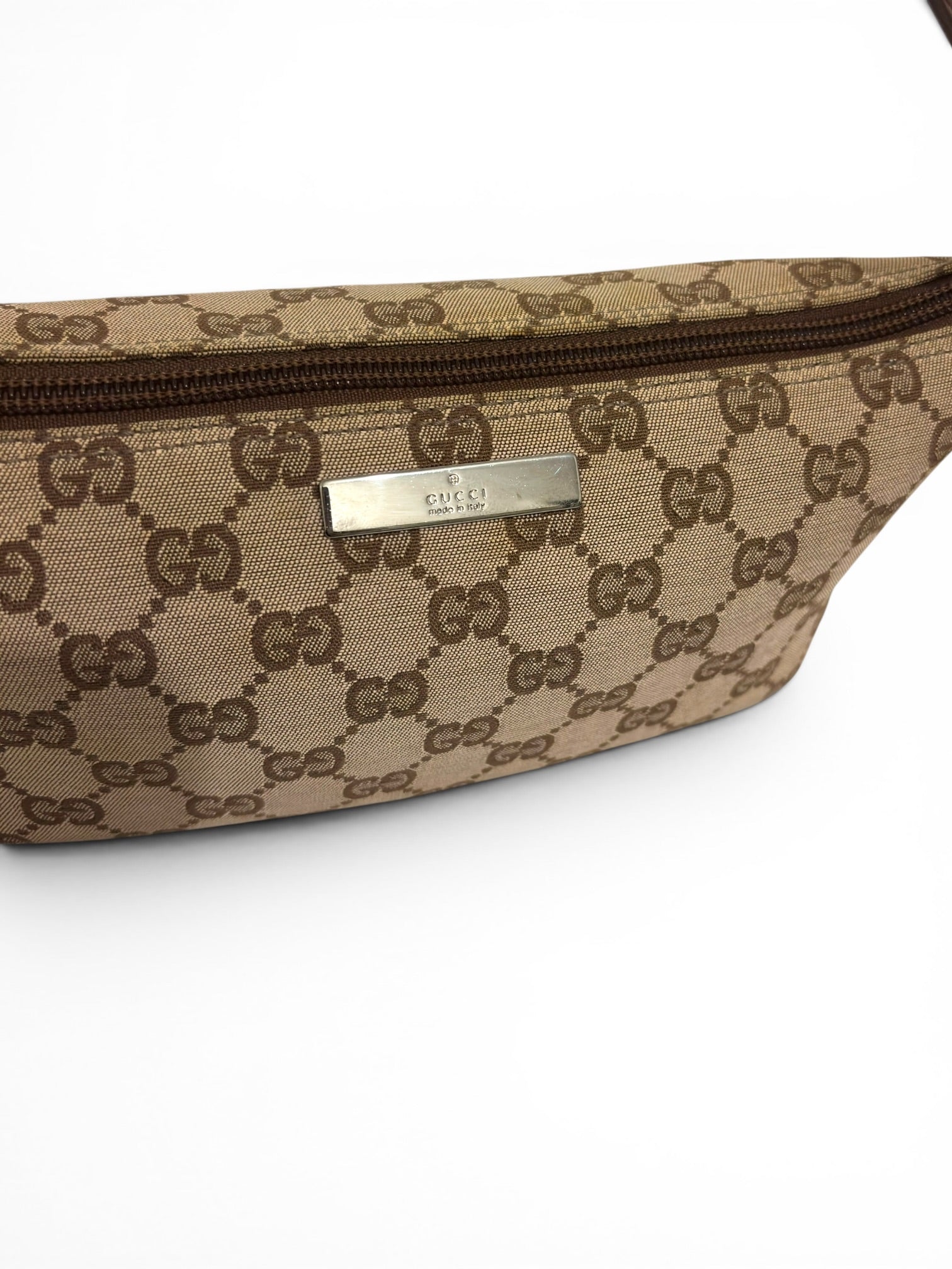 Gucci Brown / Beige Signature Canvas & Leather
Pochette Boat Vintage Shoulder Bag