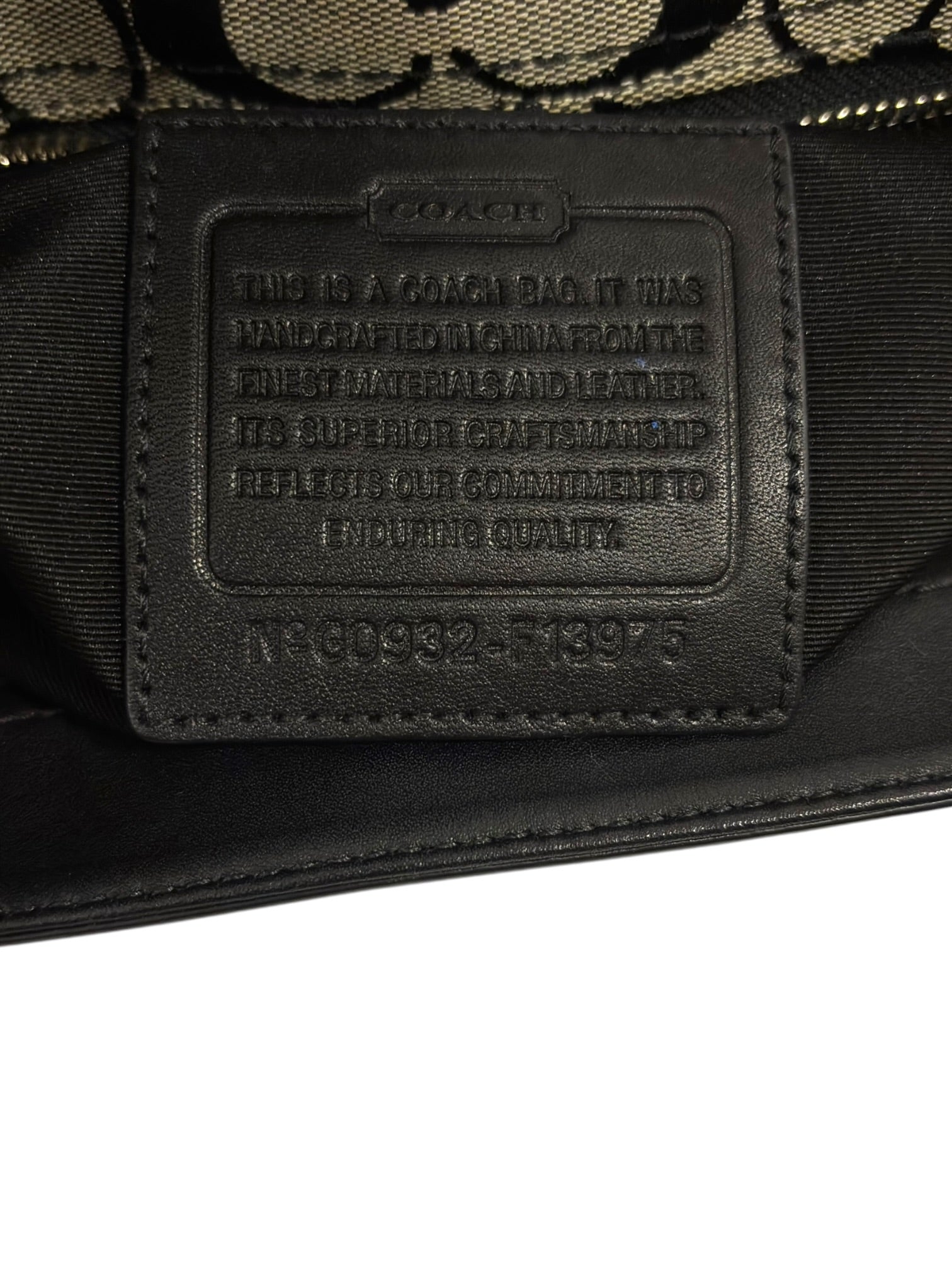 Vintage Coach Hamptons Bag Signature Canvas
Black Turnlock Shoulder Bag F13975